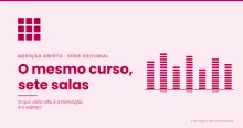 Composição gráfica em tons de carmim com sete módulos de diferentes alturas, três deles assinalados por um traço fino na base, representando a avaliação do curso em sete polos.